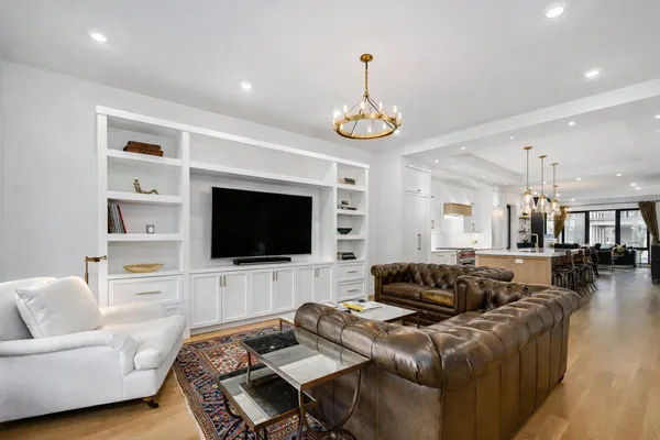 $1,400,000 | 2622 North Racine Avenue, Unit 1, Chicago, IL 60614
