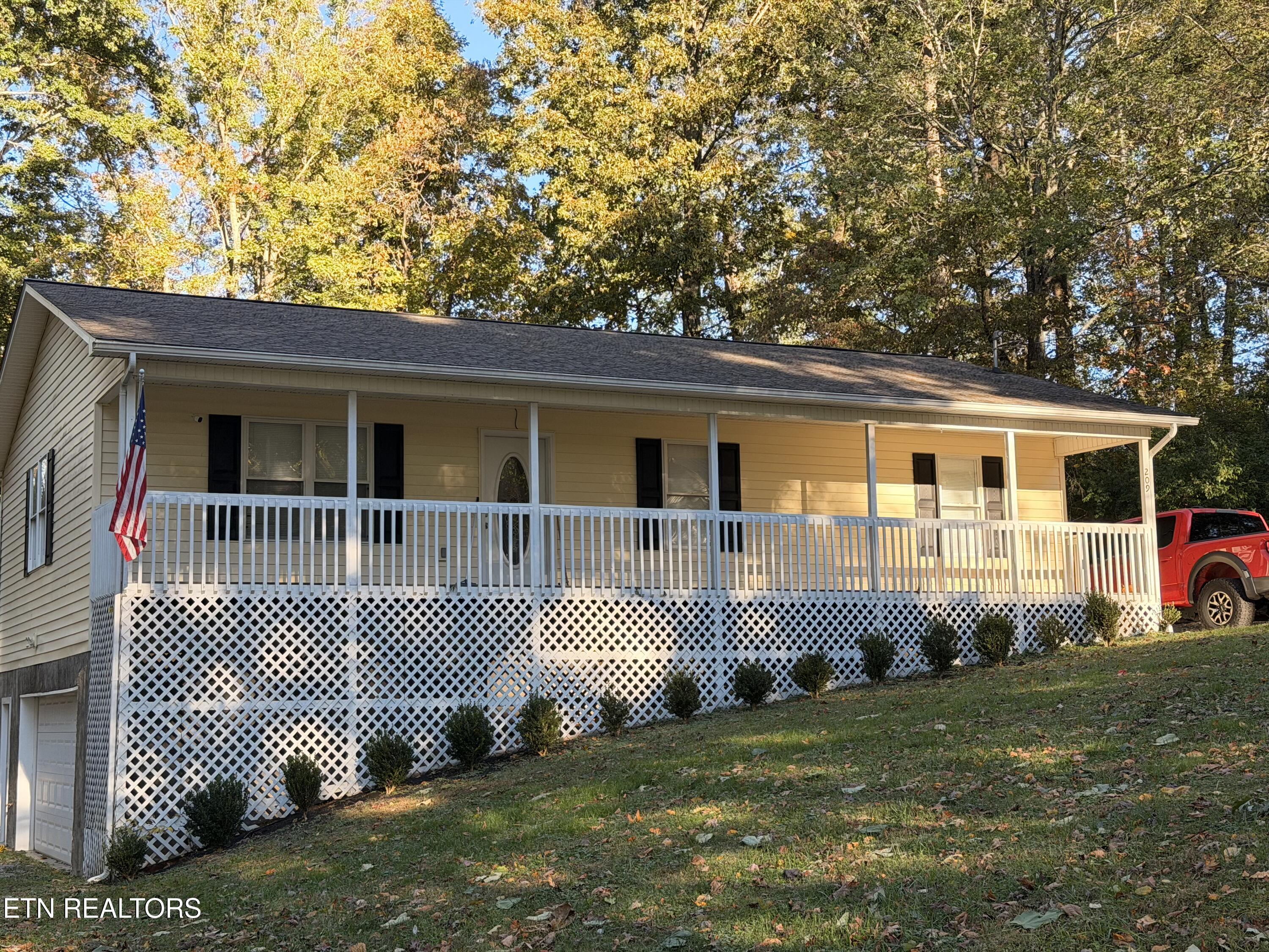 209 Summit Drive Speedwell, TN 37870 - Photo 2 of 20 IMG_6756 (1)