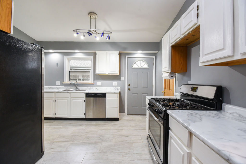 2204 West Central Road Rolling Meadows, IL 60008 - Photo 6 of 29