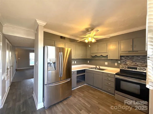 $1,325 | 7906 Oak Meadow Court, Unit 29, Charlotte, NC 28210