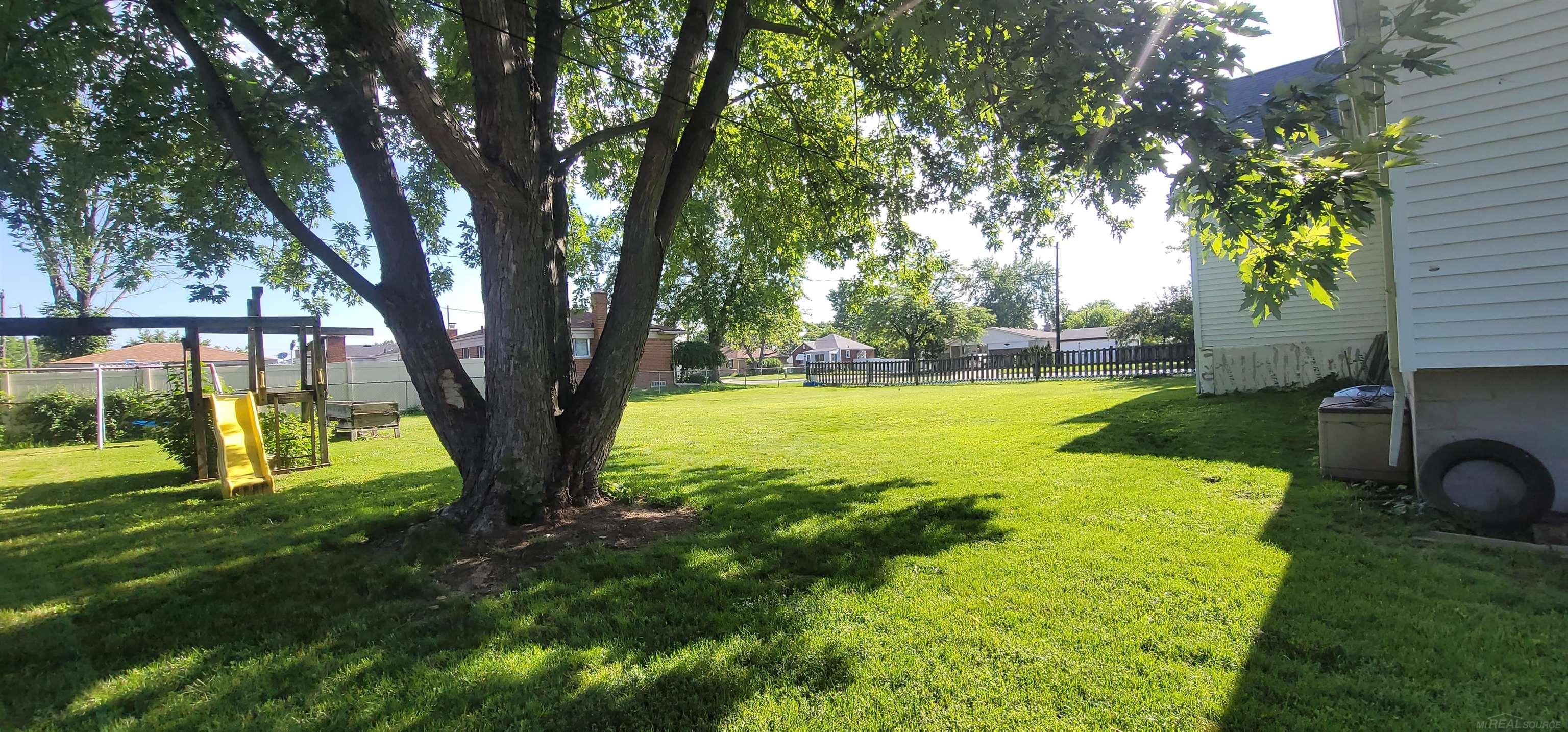 32045 Schoenherr Road Warren, MI 48088 - Photo 11 of 45