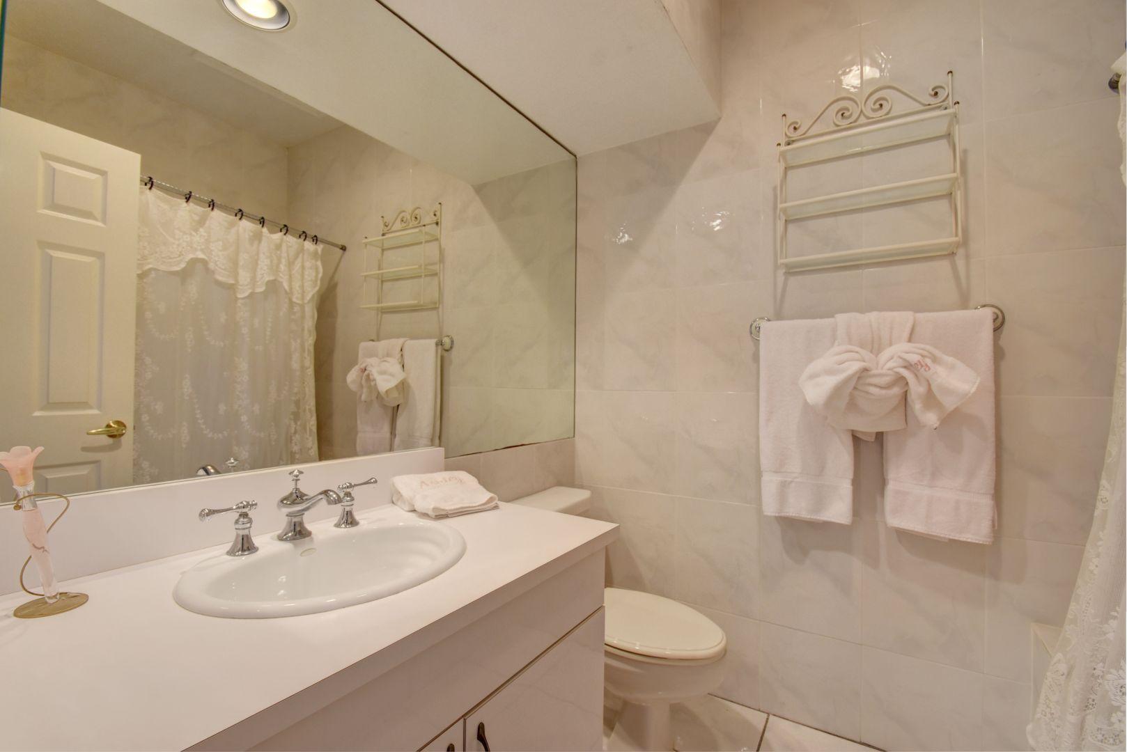 4567 Northwest 25th Way Boca Raton, FL 33434 - Photo 33 of 47 37_Bath up Ensuite