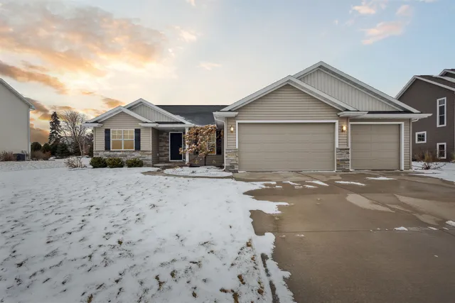 $469,900 | W5977 Daffodil Drive, Appleton, WI 54915