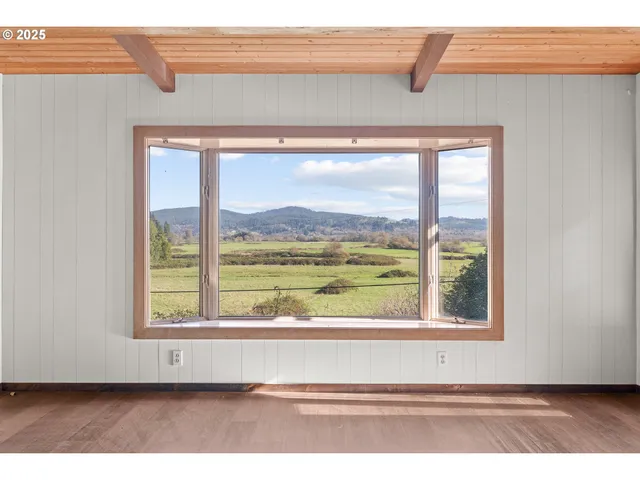 $965,000 | 53874 Fishtrap Road, Myrtle Point, OR 97458
