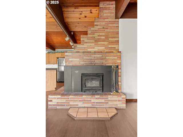 $965,000 | 53874 Fishtrap Road, Myrtle Point, OR 97458