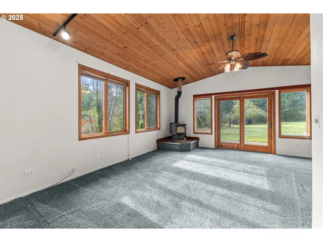 $965,000 | 53874 Fishtrap Road, Myrtle Point, OR 97458