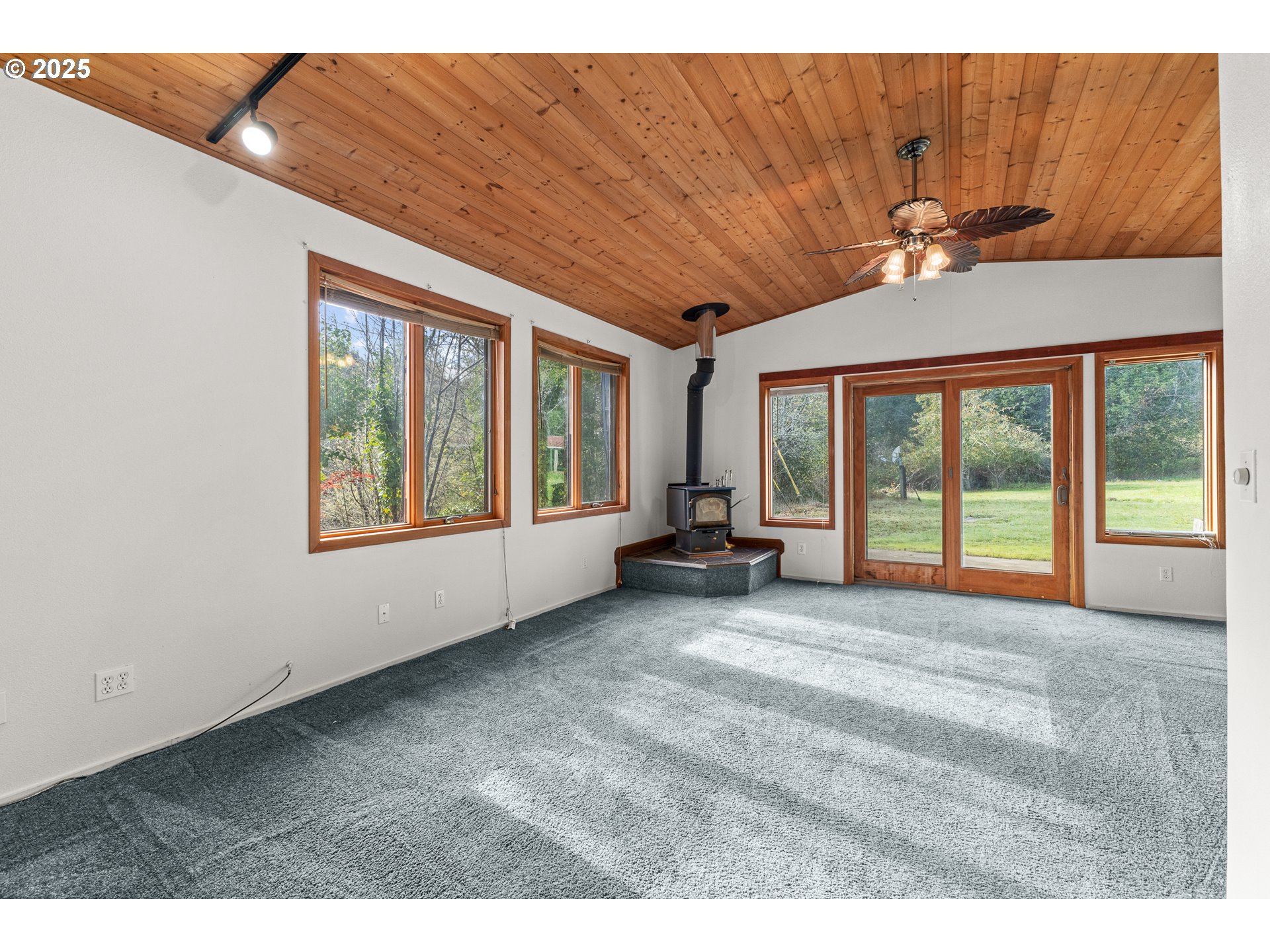 53874 Fishtrap Road Myrtle Point, OR 97458 - Photo 23 of 48 a spacious bedroom with a large bed and large windows