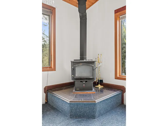 $965,000 | 53874 Fishtrap Road, Myrtle Point, OR 97458