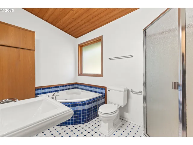 $965,000 | 53874 Fishtrap Road, Myrtle Point, OR 97458