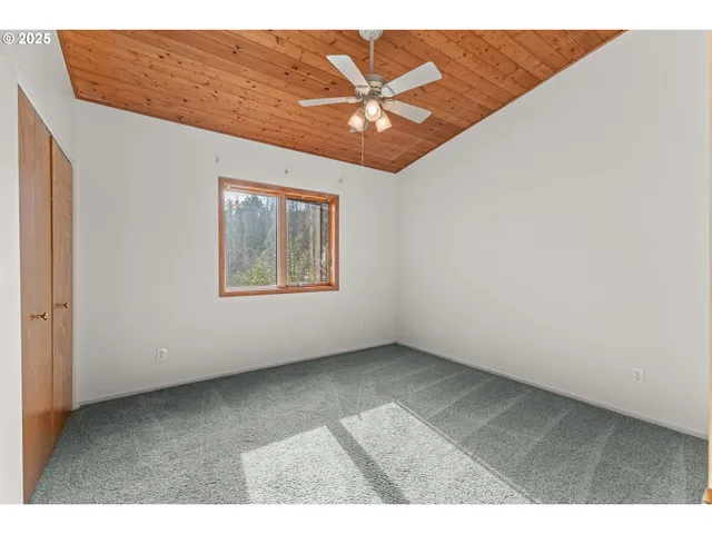 $965,000 | 53874 Fishtrap Road, Myrtle Point, OR 97458