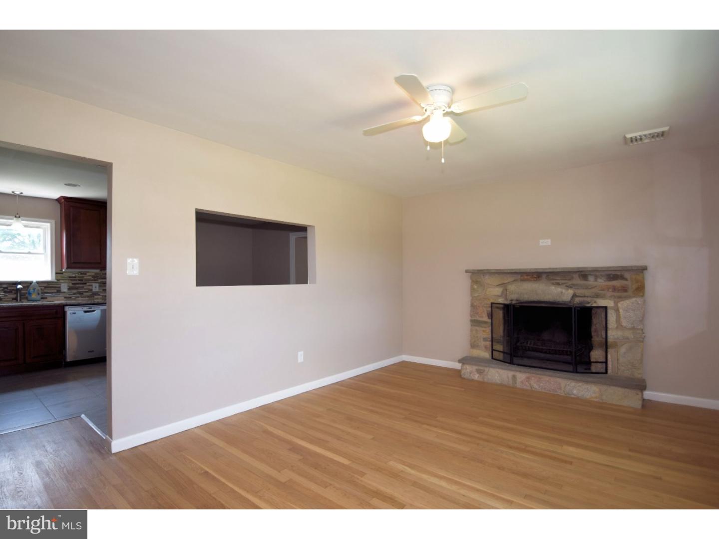 901 Spring City Road Phoenixville, PA 19460 - Photo 5 of 25 Living Room