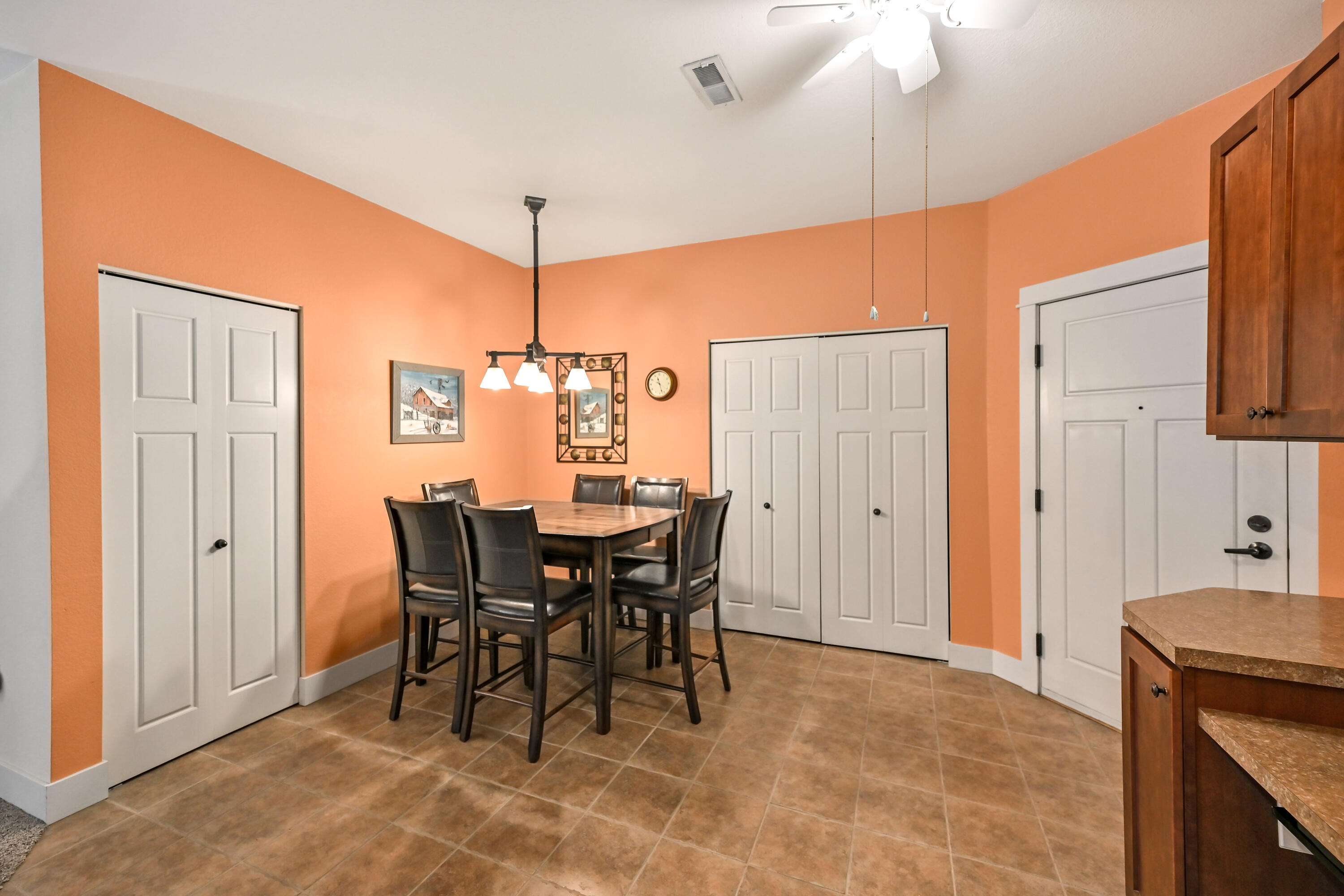 15295 West Library Lane, Unit 110 New Berlin, WI 53151 - Photo 19 of 35 dining area