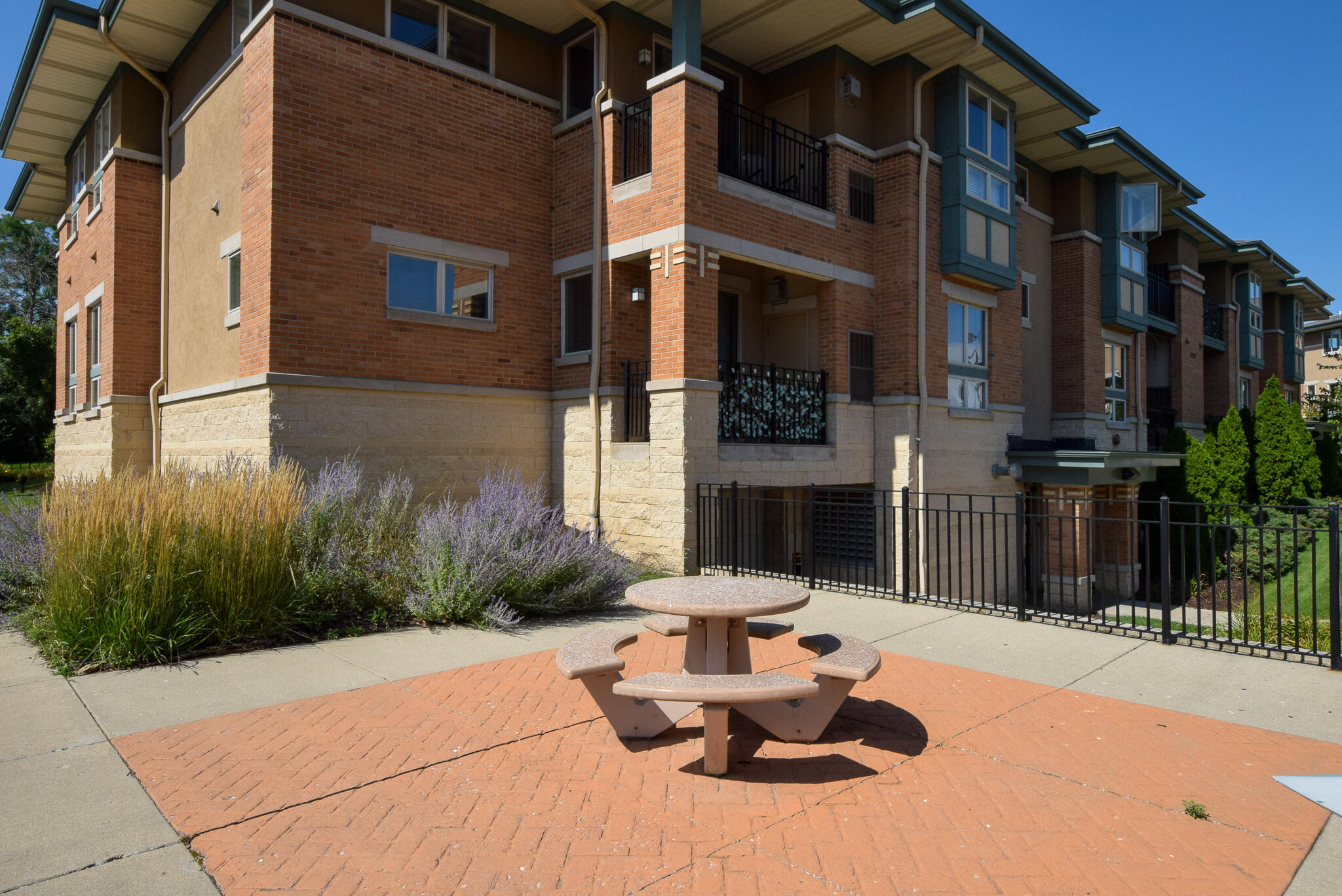 15295 West Library Lane, Unit 110 New Berlin, WI 53151 - Photo 29 of 35 picnic area