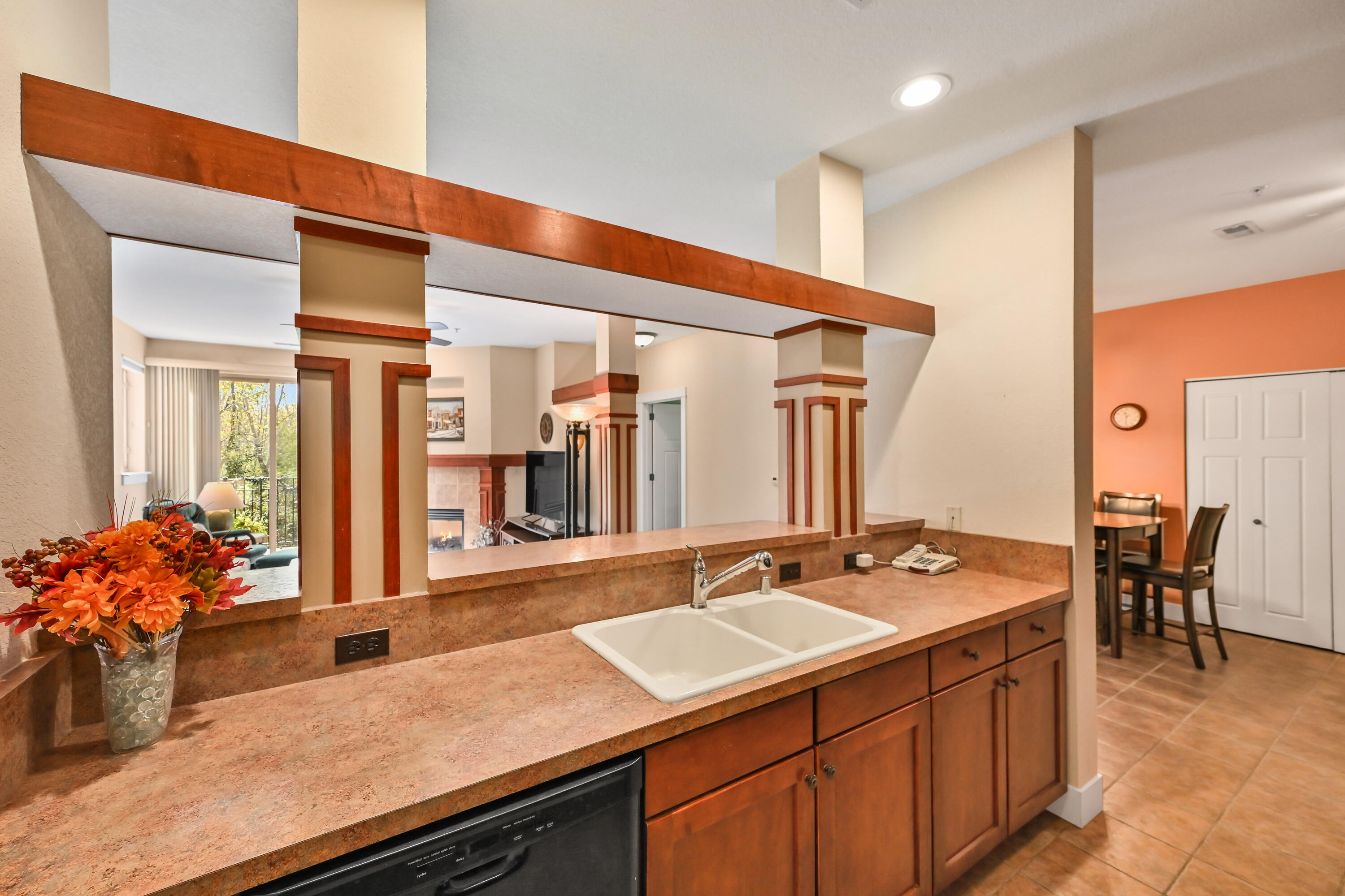 15295 West Library Lane, Unit 110 New Berlin, WI 53151 - Photo 9 of 35 kitchen/dinette