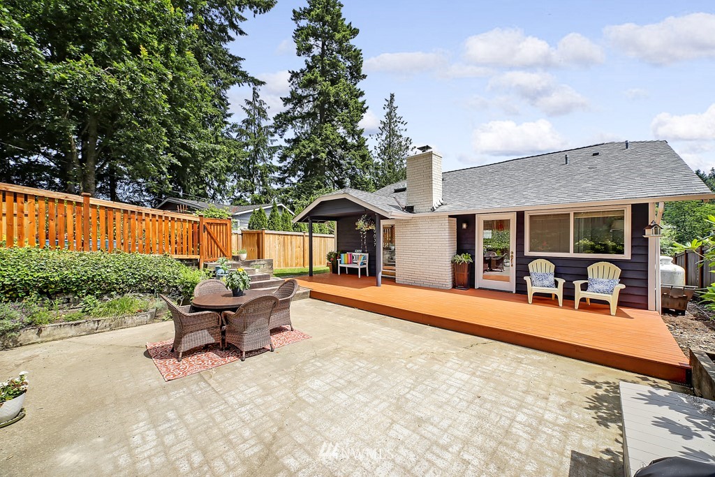 19637 Southeast 149th Street Renton, WA 98059 - Photo 26 of 29 a backyard of a house with seating space
