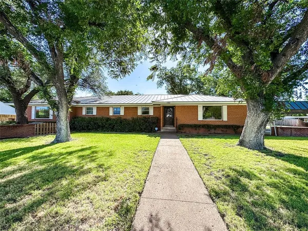 $625,000 | 1102 North Ave G, Haskell, TX 79521