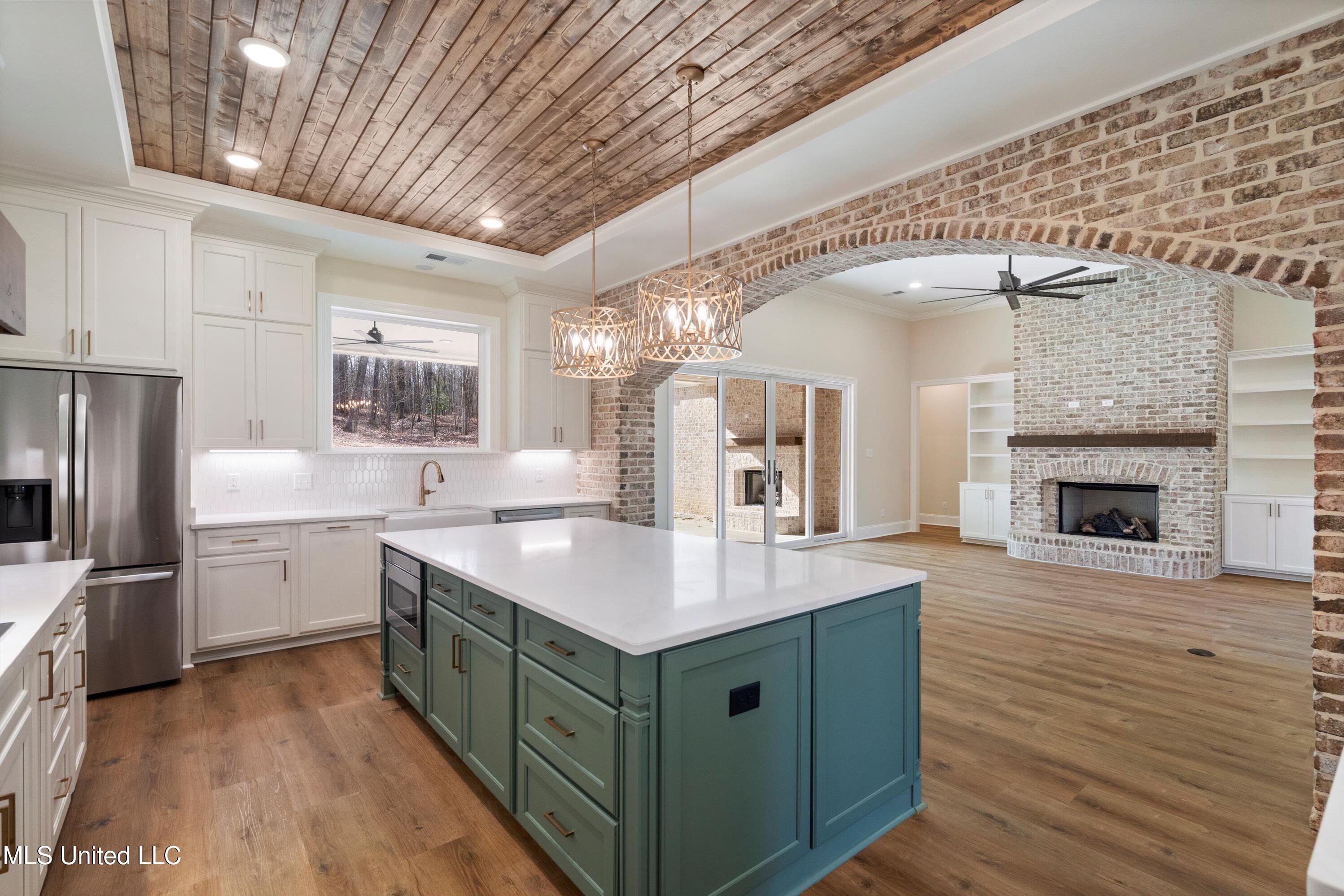 1571 Kimber Cove Hernando, MS 38632 - Photo 16 of 38 Kitchen/Great Room View b