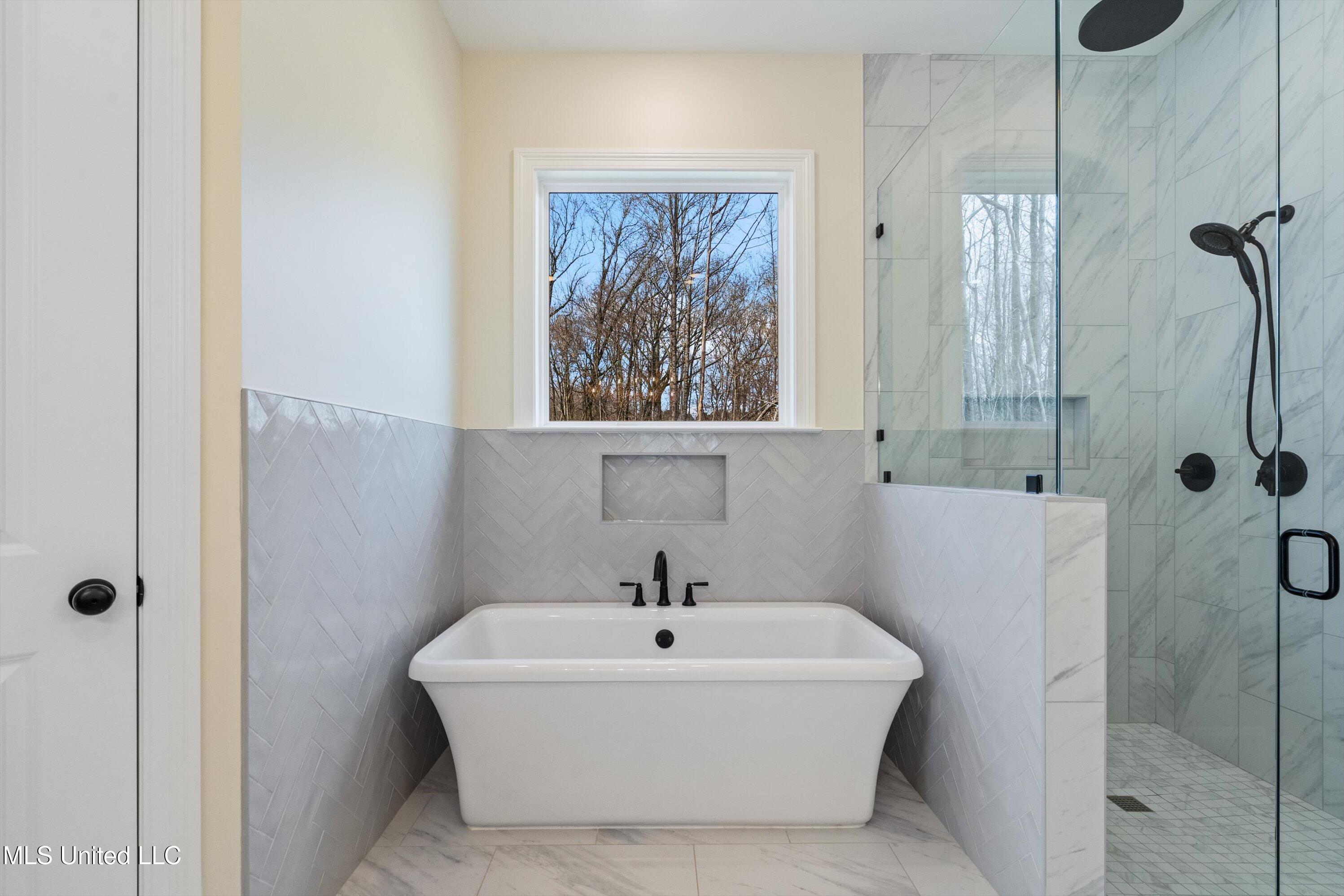 1571 Kimber Cove Hernando, MS 38632 - Photo 25 of 38 Primary Bathroom b