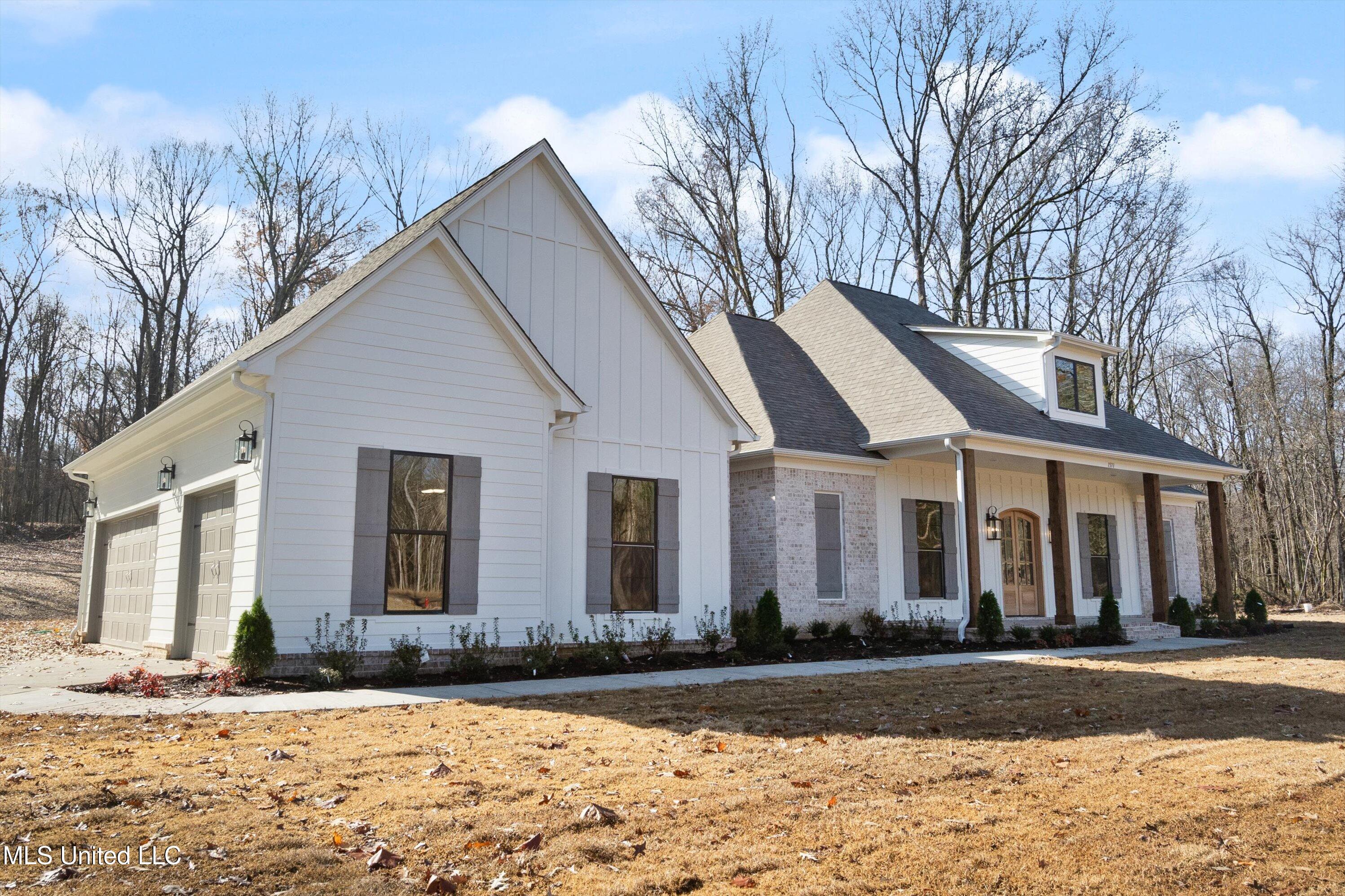 1571 Kimber Cove Hernando, MS 38632 - Photo 3 of 38 3-car Garage