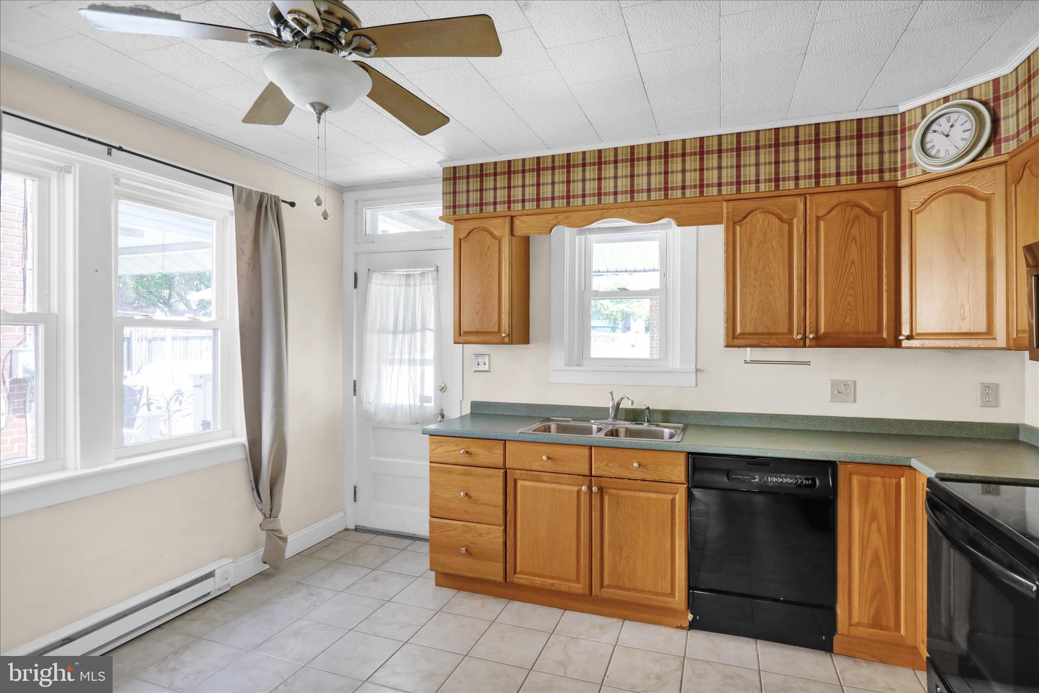 1534 Fayette Avenue Reading, PA 19607 - Photo 7 of 28 Kitchen