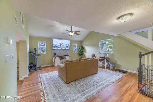 $274,000 | 307 Glendale Avenue, Clinton, TN 37716