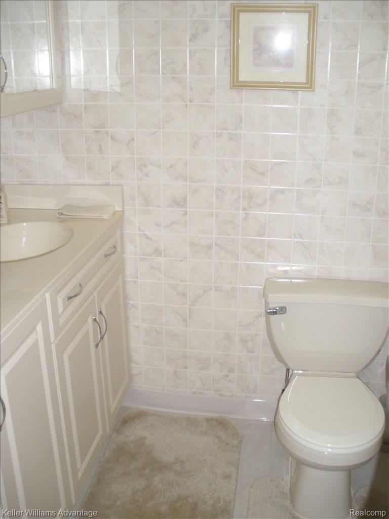 8431 Harding Street Center Line, MI 48015 - Photo 7 of 11 Downstairs Lav