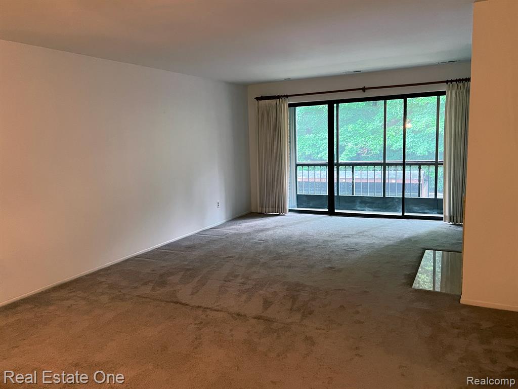 29575 Pine Ridge Circle, Unit 20 Farmington Hills, MI 48331 - Photo 5 of 26