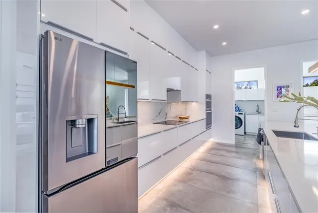 $2,590,000 | 2585 Clematis Street, Sarasota, FL 34239