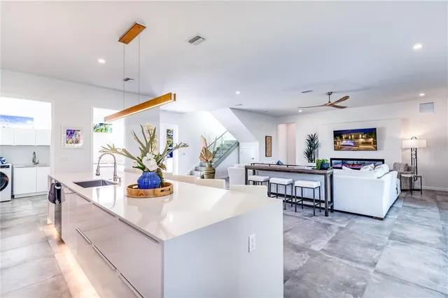 $2,590,000 | 2585 Clematis Street, Sarasota, FL 34239