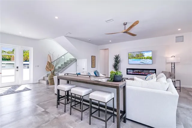 $2,590,000 | 2585 Clematis Street, Sarasota, FL 34239
