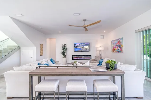 $2,590,000 | 2585 Clematis Street, Sarasota, FL 34239