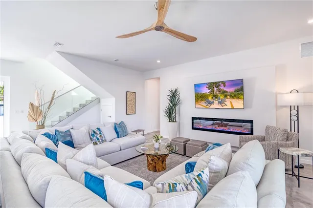 $2,590,000 | 2585 Clematis Street, Sarasota, FL 34239