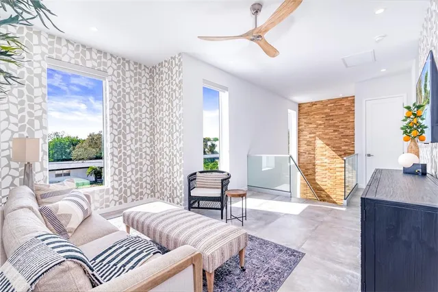 $2,590,000 | 2585 Clematis Street, Sarasota, FL 34239