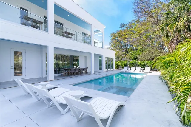 $2,590,000 | 2585 Clematis Street, Sarasota, FL 34239