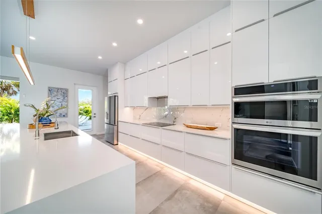 $2,590,000 | 2585 Clematis Street, Sarasota, FL 34239