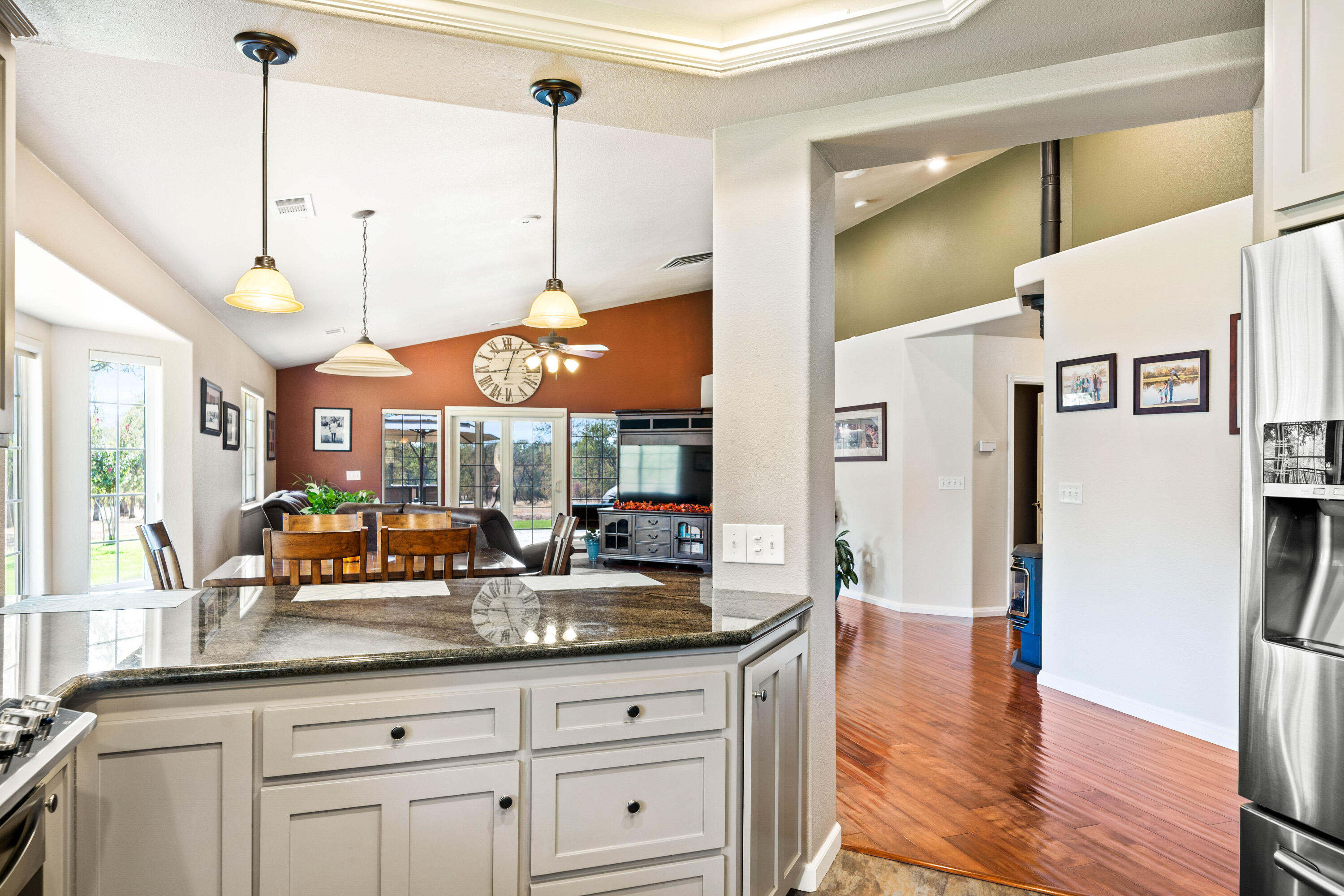 8225 Whispering Oaks Road Redding, CA 96002 - Photo 11 of 50 HARRISONM-39