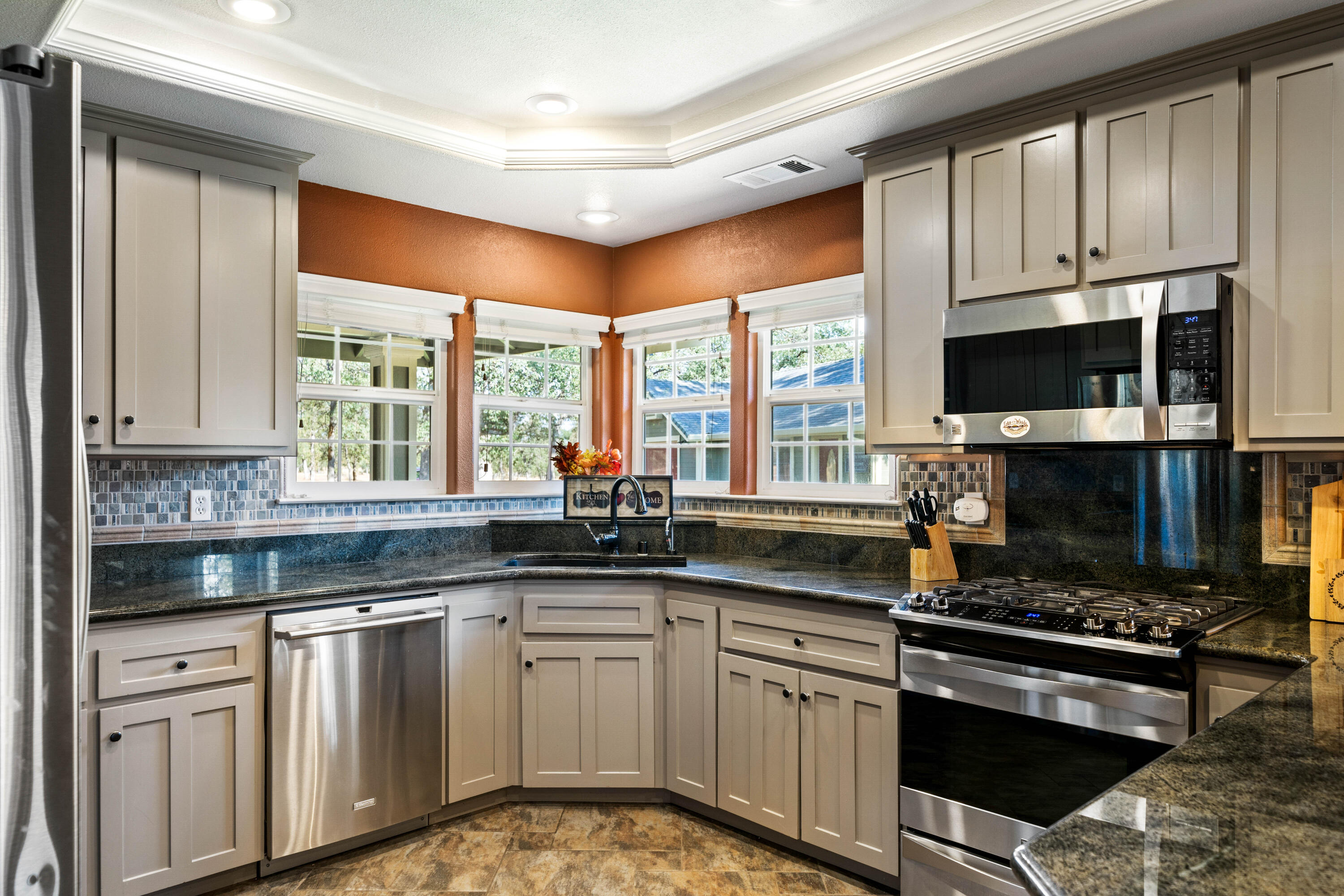 8225 Whispering Oaks Road Redding, CA 96002 - Photo 12 of 50 HARRISONM-41