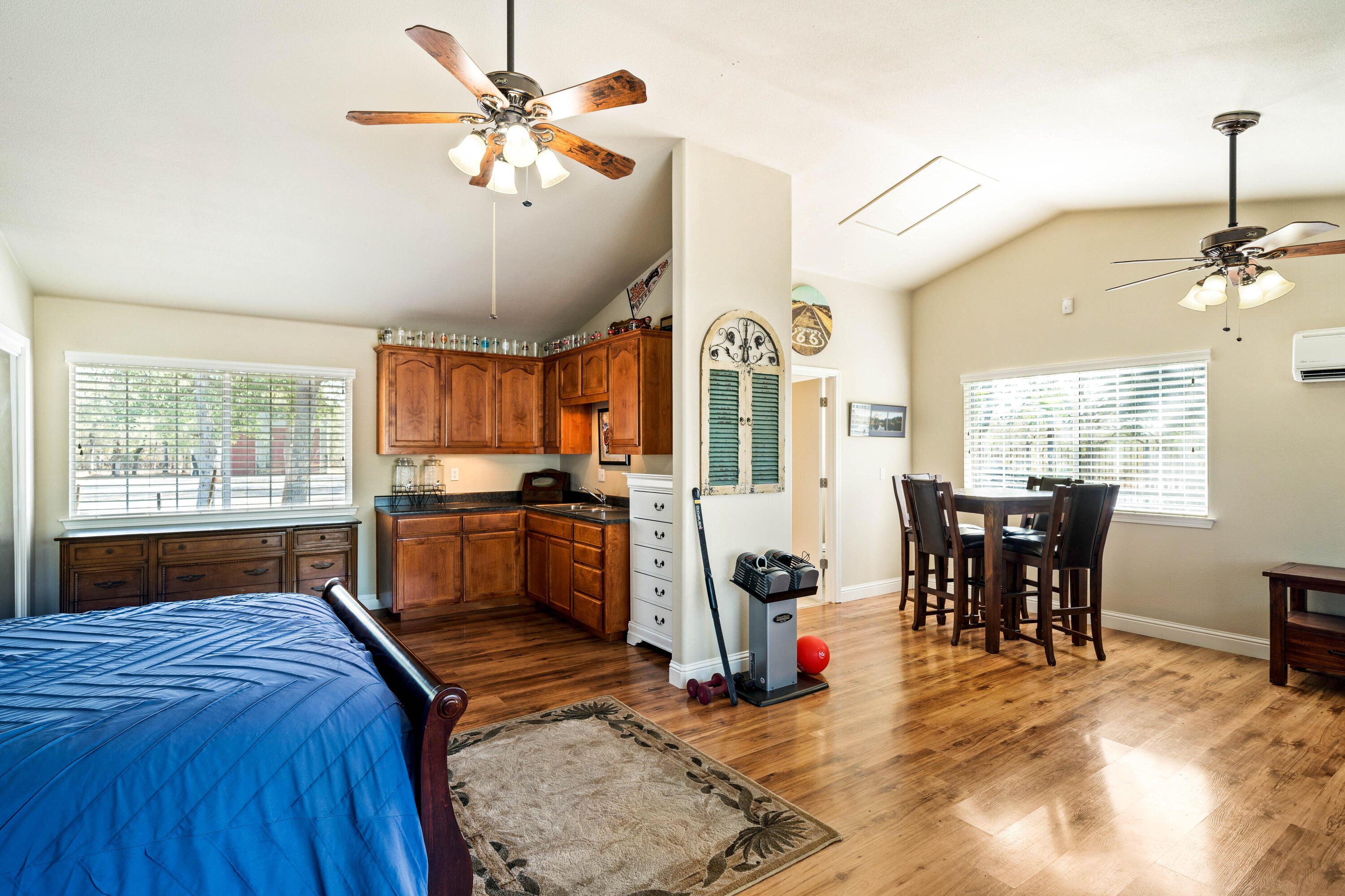 8225 Whispering Oaks Road Redding, CA 96002 - Photo 28 of 50 Guest House