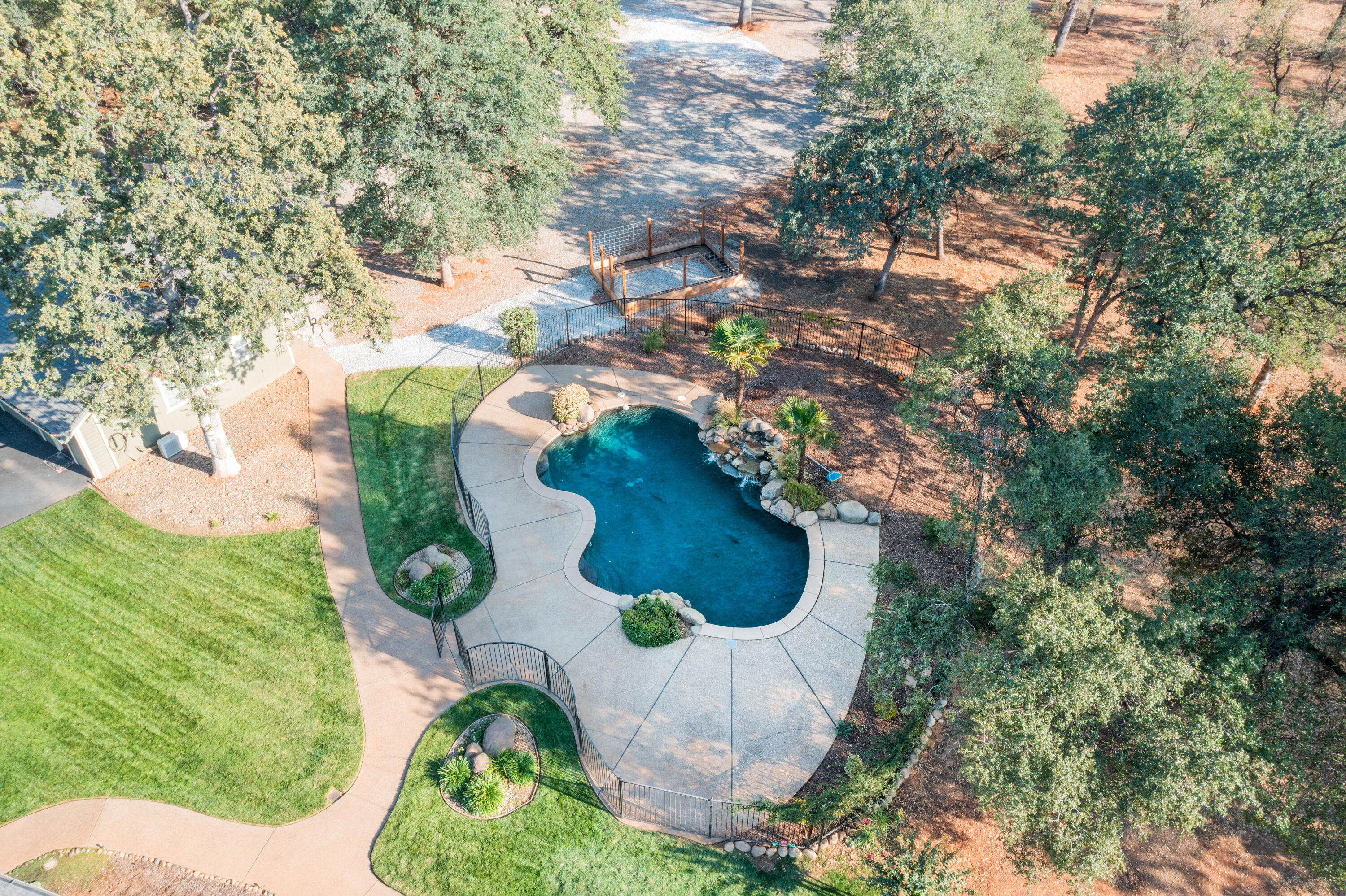 8225 Whispering Oaks Road Redding, CA 96002 - Photo 3 of 50 HARRISONM-03