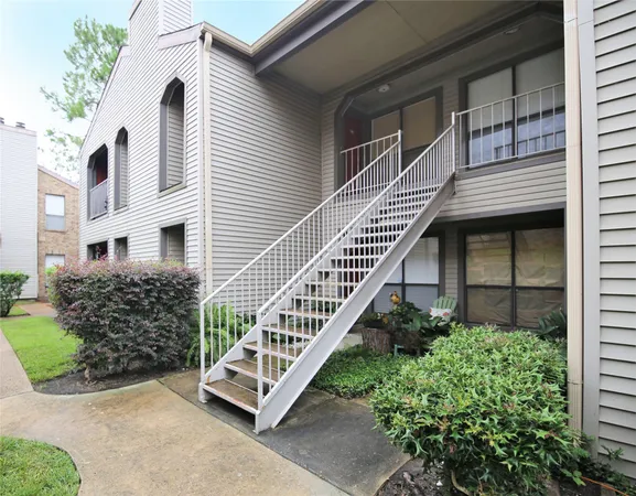 $1,200 | 2025 Augusta Drive, Unit 306, Houston, TX 77057