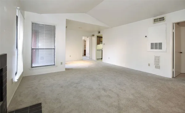 $1,200 | 2025 Augusta Drive, Unit 306, Houston, TX 77057