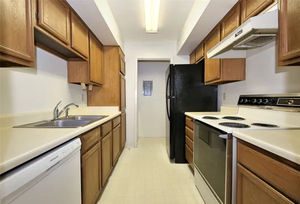 $1,200 | 2025 Augusta Drive, Unit 306, Houston, TX 77057
