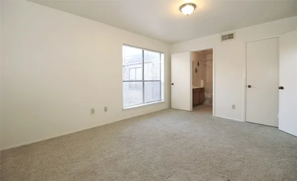 $1,200 | 2025 Augusta Drive, Unit 306, Houston, TX 77057