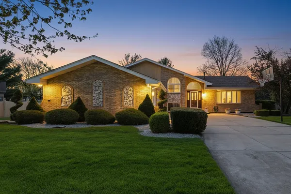 $549,900 | 21375 Georgetown Road, Frankfort, IL 60423