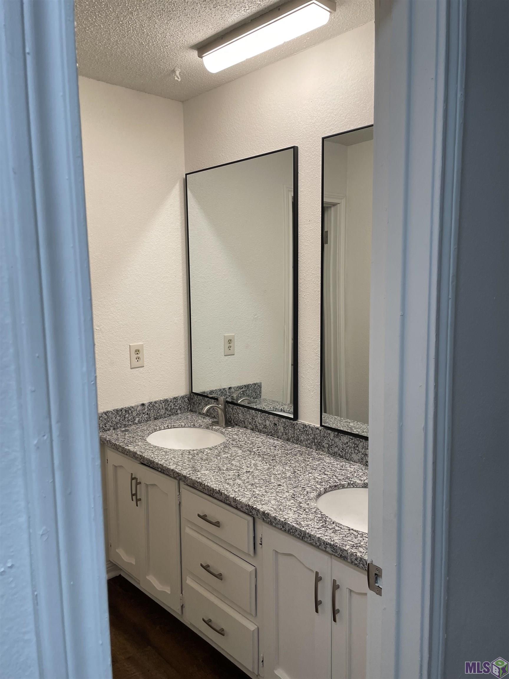 9734 Hardwood Drive Baton Rouge, LA 70818 - Photo 18 of 26 Guest Bathroom