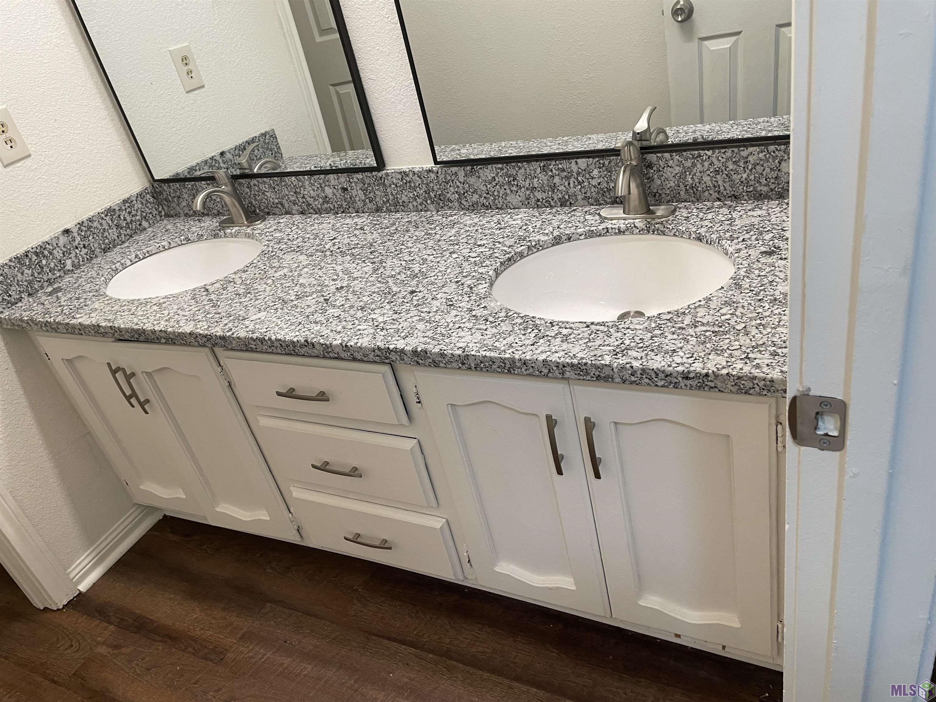 9734 Hardwood Drive Baton Rouge, LA 70818 - Photo 19 of 26 Guest Bathroom