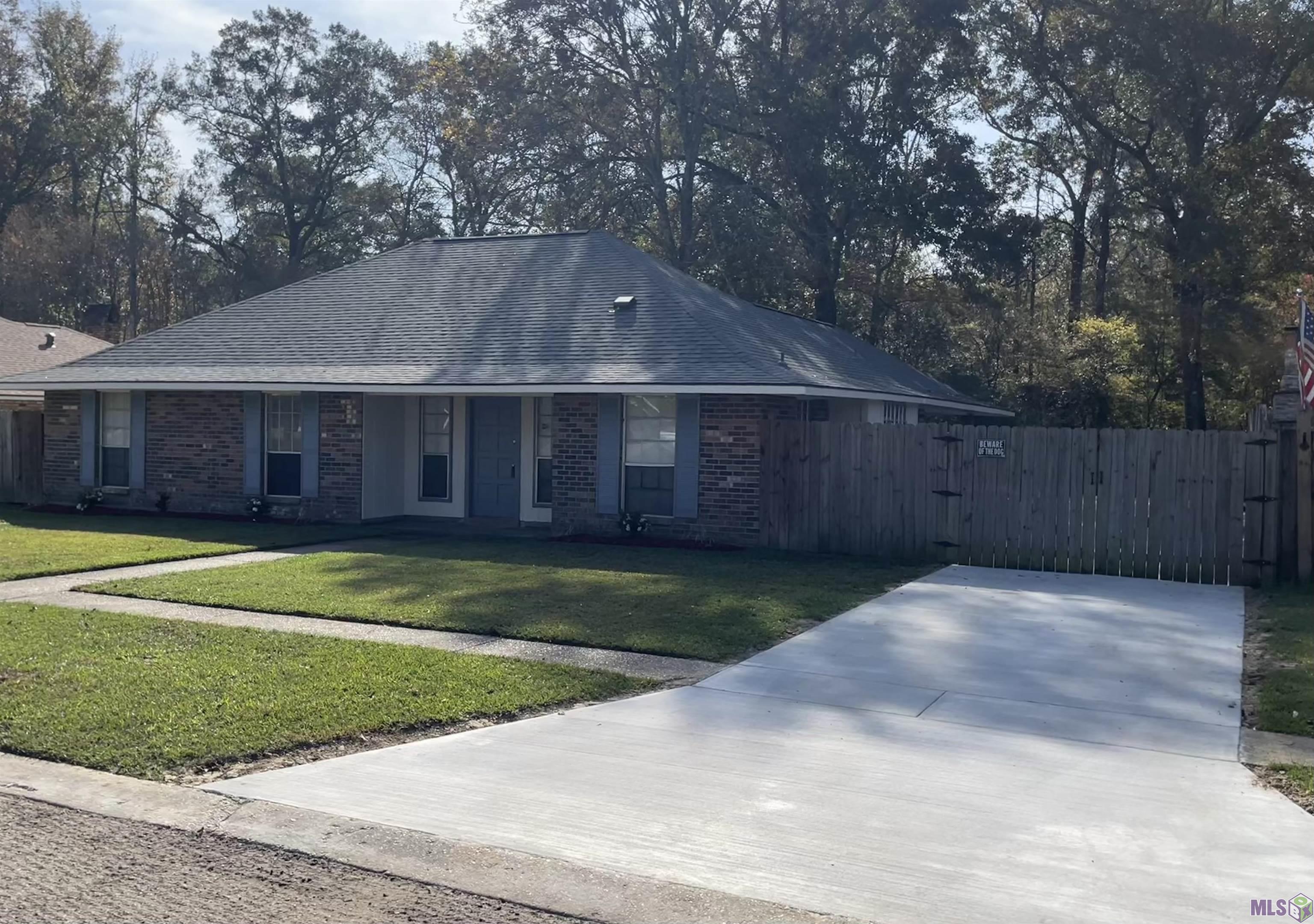 9734 Hardwood Drive Baton Rouge, LA 70818 - Photo 2 of 26 Front