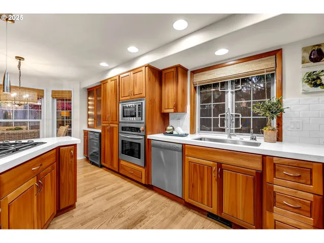 $900,000 | 17208 Southeast 36th Street, Vancouver, WA 98683