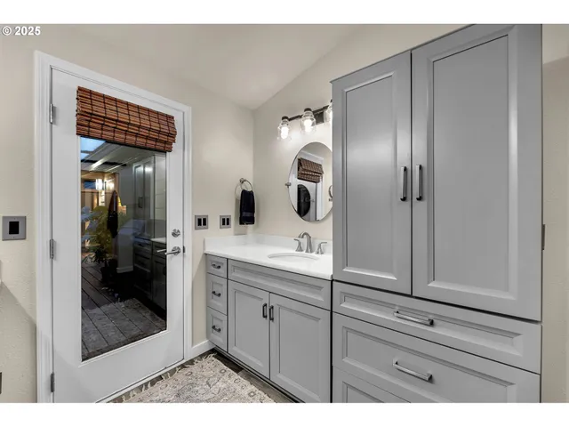 $900,000 | 17208 Southeast 36th Street, Vancouver, WA 98683