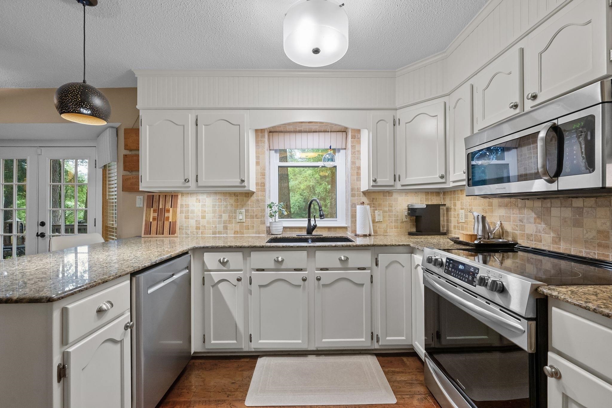 510 Ridgewood Drive Daphne, AL 36526 - Photo 13 of 51 Kitchen